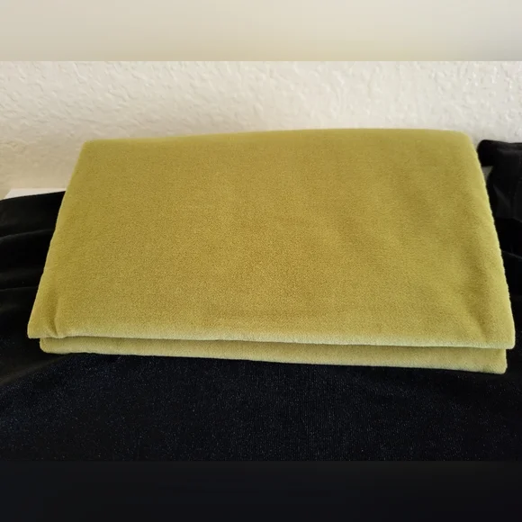 Gucci Green Velvet and Slate Satin Padded Case Limited Edition - Picture 3 of 8